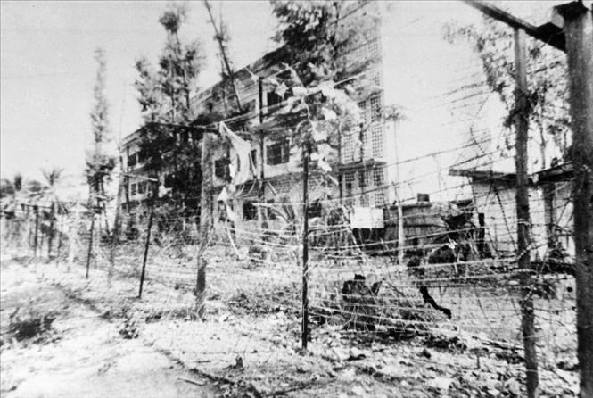 Trong ảnh: Dưới chế độ diệt chủng Pol Pot – Ieng Sary, trường trung học Tuol Sleng ở Phnom Penh bị biến thành nhà tù mang mật danh S.21, trở thành nơi giam cầm, tra tấn và hành quyết những người bị chúng coi là chống lại chế độ. Ảnh: TTXVN