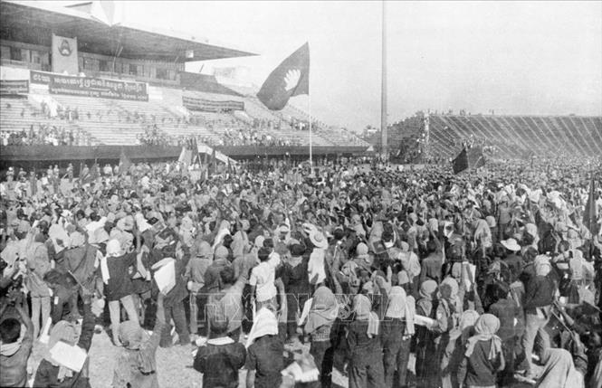 Trong ảnh: Nhân dân Campuchia tham dự Lễ mừng chiến thắng 7/1/1979, được tổ chức ngày 25/1/1979 tại sân vận động Olympic ở thủ đô Phnom Penh. Ảnh: TTXVN
