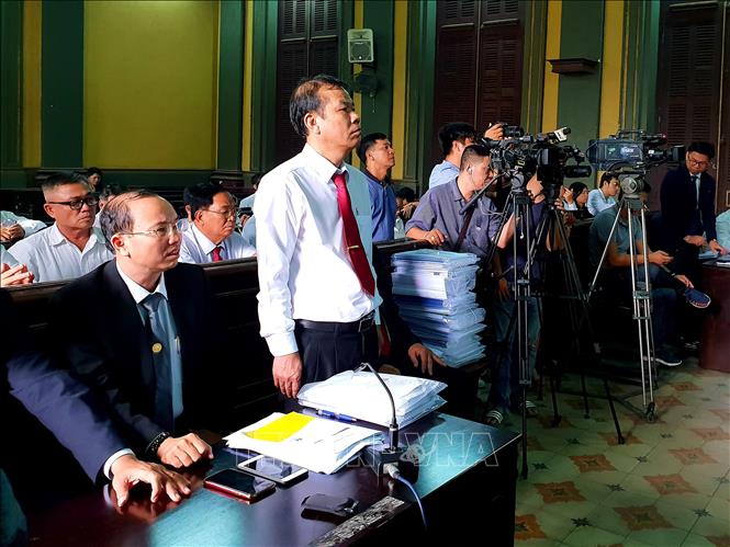 Trong ảnh: Đại diện Vinasun nghe tuyên án ngày 28/12/2018. Ảnh: Thành Chung - TTXVN
