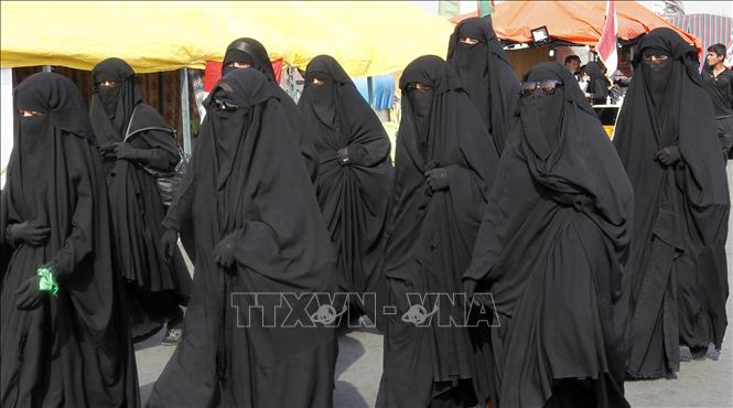 Trong ảnh: Phụ nữ Hồi giáo dự một sự kiện ở ngoại ô Baghdad, Iraq ngày 5/11/2017. Ảnh: AFP/TTXVN