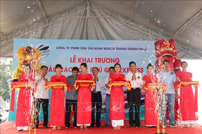 Tropng ảnh: Các đại biểu cắt băng khai trương đưa vào hoạt động Tàu cao tốc  Phú Quý Express.Ảnh: Nguyễn Thanh – TTXVN

