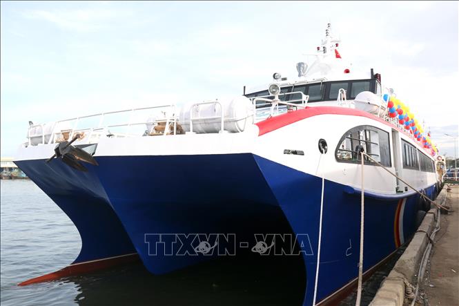 Trong ảnh: Tàu cao tốc  Phú Quý Express chịu được sóng lớn cấp 7, cấp 8.Ảnh : Nguyễn Thanh – TTXVN
