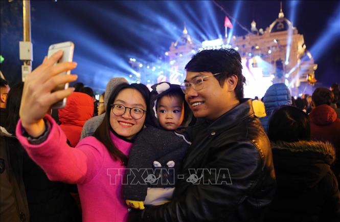 Photo: People at Heineken Countdown Party 2019 in Hanoi. VNA Photo
