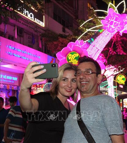 Photo: People at “Lights 2019”, the New Year Countdown party in Ho Chi Minh City. VNA Photo