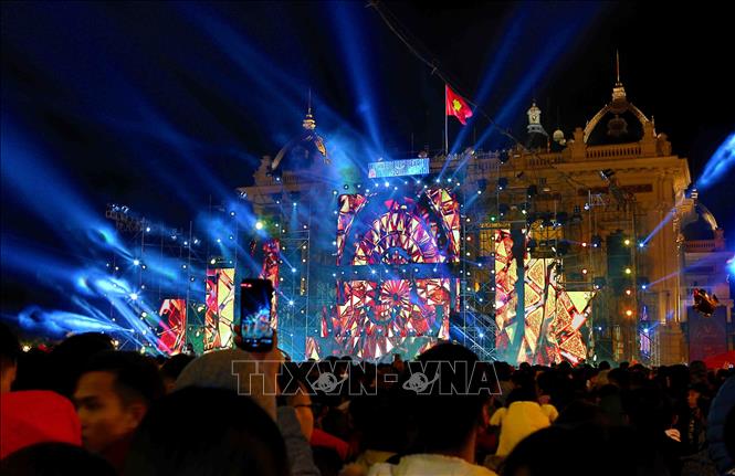 Photo: People at Heineken Countdown Party 2019 in Hanoi. VNA Photo