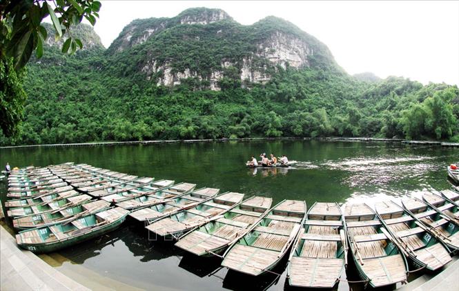 Trong ảnh: Vẻ đẹp sơn thủy hữu tình của bến đò Tràng An. Ảnh: Minh Đức - TTXVN