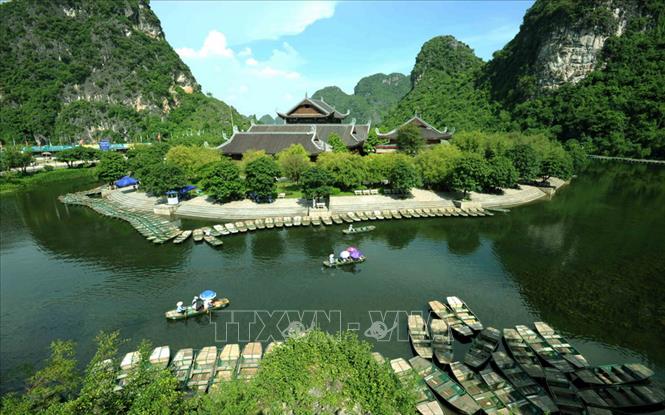 Trong ảnh: Vẻ đẹp sơn thủy hữu tình của bến đò Tràng An. Ảnh: Minh Đức - TTXVN