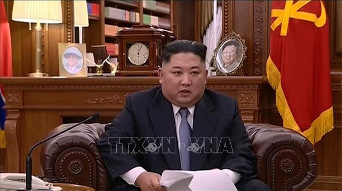 Trong ảnh (phát qua kênh truyền hình KRT của Triều Tiên): Nhà lãnh đạo Triều Tiên đọc thông điệp Năm mới 2019. Ảnh: AP/TTXVN
