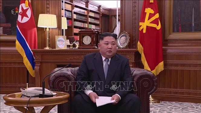 Trong ảnh (phát qua Đài truyền hình của Triều Tiên): Nhà lãnh đạo Triều Tiên đọc thông điệp Năm mới 2019 tại Bình Nhưỡng ngày 1/1/2019. Ảnh: YONHAP/TTXVN