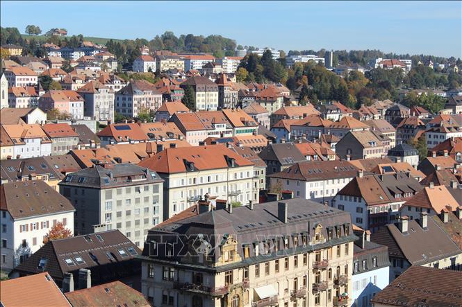 Trong ảnh: Thành phố La Chaux de Fonds nhìn từ trên cao. Ảnh: Hoàng Hoa - PV TTXVN tại Thụy Sĩ
