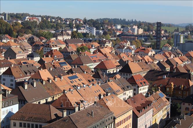 Trong ảnh: Thành phố La Chaux de Fonds nhìn từ trên cao. Ảnh: Hoàng Hoa - PV TTXVN tại Thụy Sĩ