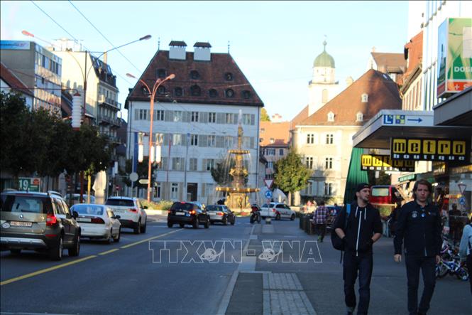 Trong ảnh: Đường phố ở trung tâm La Chaux Fonds. Ảnh: Hoàng Hoa - PV TTXVN tại Thụy Sĩ