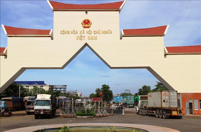 Trong ảnh: Là chiến trường ác liệt năm xưa, đến nay, Xa Mát đã trở thành cửa khẩu quốc tế sôi động về thương mại và là nơi giao lưu nhân dân hai nước. Ảnh: Đức Hoảnh - TTXVN