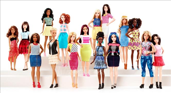 Trong ảnh: Búp bê Barbie được trưng bày tại Paris, Pháp. Ảnh: AFP/ TTXVN