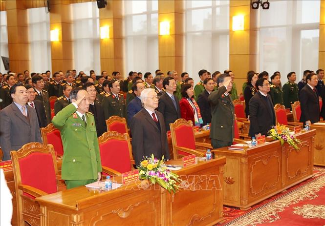 Trong ảnh: Tổng Bí thư, Chủ tịch nước Nguyễn Phú Trọng và các đại biểu làm lễ chào cờ tại hội nghị. Ảnh: Trí Dũng – TTXVN