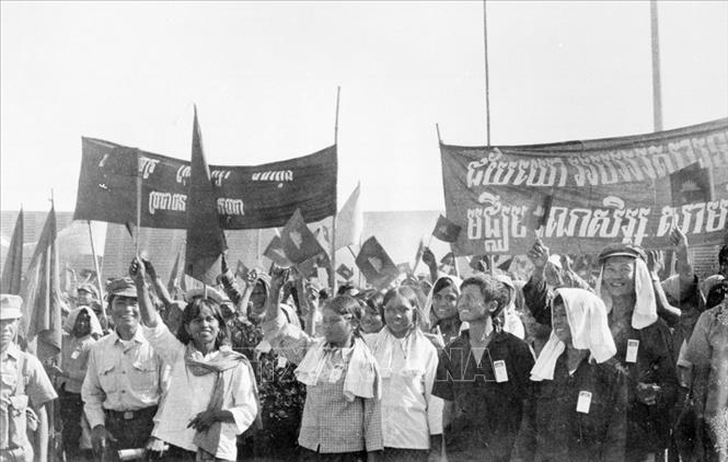 Trong ảnh: Nhân dân Campuchia tham dự Lễ mừng chiến thắng 7/1/1979, được tổ chức ngày 25/1/1979 tại sân vận động Olympic ở thủ đô Phnom Penh. Ảnh: TTXVN 