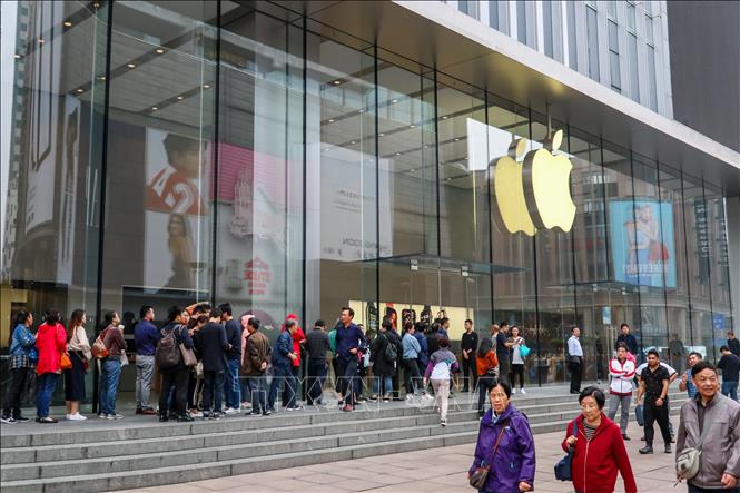 Trong ảnh: Một cửa hàng của Apple tại Thượng Hải, Trung Quốc ngày 26/10/2018. Ảnh: AFP/ TTXVN