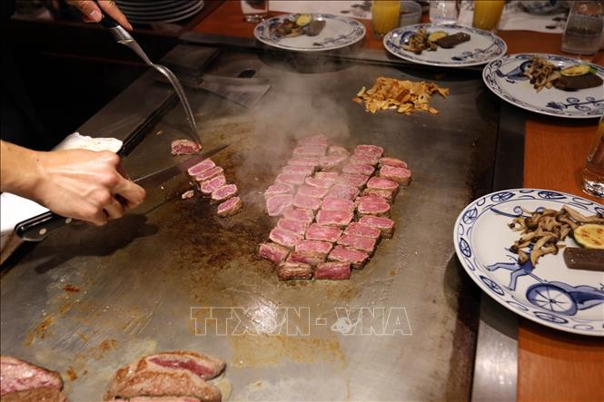 Trong ảnh: Bò Kobe - loại bò đạt tiêu chuẩn nhất định trong số các loại bò Nhật lông đen có tên là 
