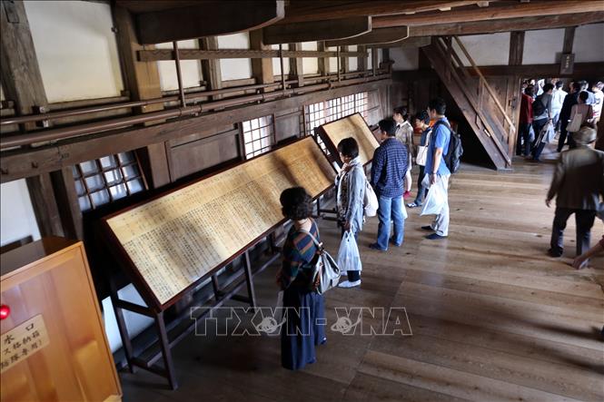 Trong ảnh: Bên trong lâu đài cổ Himeji. Ảnh: Huy Hùng - TTXVN