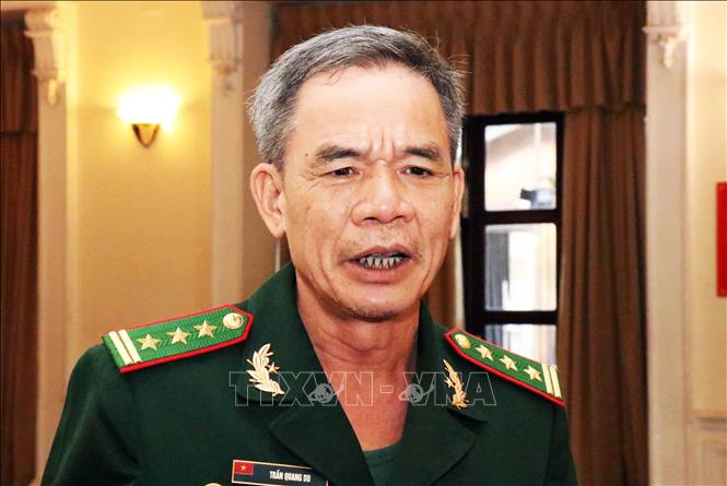 Trong ảnh: Ông Trần Quang Du, cựu chiến sỹ tình nguyện công an nhân dân vũ trang tại Campuchia chia sẻ kỷ niệm thời làm nghĩa vụ quốc tế tại Campuchia. Ảnh: Xuân Khu-TTXVN
