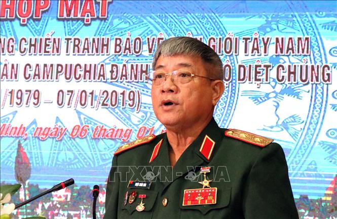 Trong ảnh: Trung tướng Triệu Xuân Hòa, Anh hùng Lực lượng vũ trang nhân dân, nguyên Tư lệnh Quân khu 7 phát biểu tại buổi Họp mặt. Ảnh: Xuân Khu-TTXVN