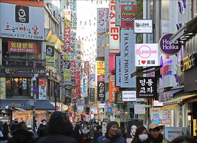 Kinh tế Hàn Quốc: Kinh tế Hàn Quốc đang phát triển rất mạnh mẽ. Với những công nghệ tiên tiến và sản phẩm xuất khẩu chất lượng, Hàn Quốc đã trở thành một trong những nền kinh tế hàng đầu thế giới. Những thông tin về kinh tế Hàn Quốc sẽ giúp bạn hiểu thêm về văn hóa và đất nước này.
