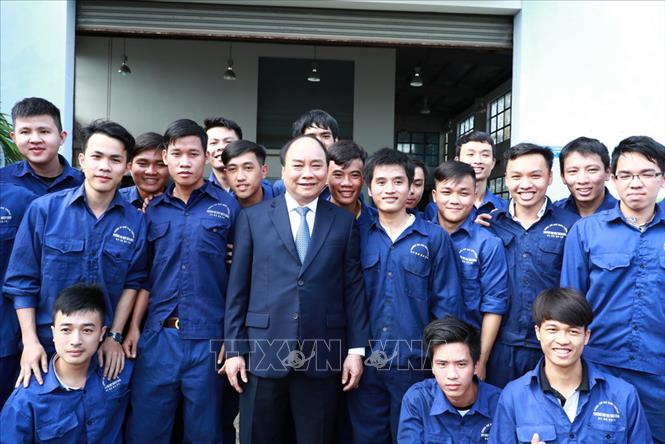 Trong ảnh: Thủ tướng Nguyễn Xuân Phúc với sinh viên trường Đại học Bách Khoa (Đại học Đà Nẵng). Ảnh: Thống Nhất – TTXVN