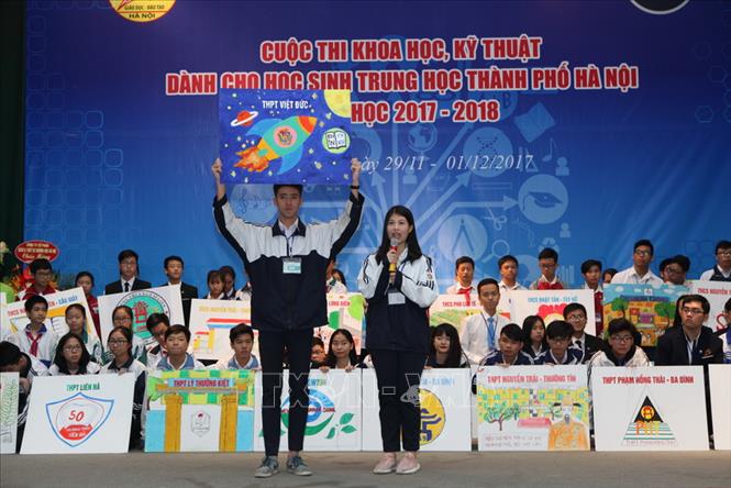 Trong ảnh: Học sinh Trường THPT Việt Đức (Hà Nội) tham dự Cuộc thi Khoa học, kỹ thuật dành cho học sinh Trung học, năm học 2017-2018. Ảnh: Quý Trung – TTXVN