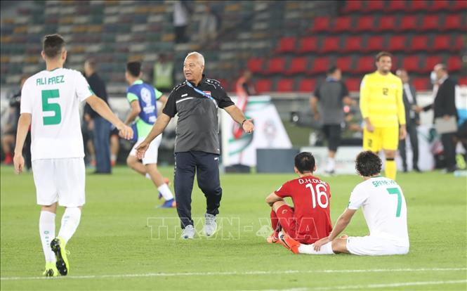 Nỗi buồn thua trận của tiền vệ Hùng Dũng. Ảnh: Hoàng Linh - TTXVN
