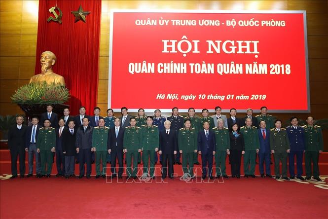  Trong ảnh : Tổng Bí thư, Chủ tịch nước Nguyễn Phú Trọng, Bí thư Quân ủy Trung ương và các đại biểu chụp ảnh chung. Ảnh: Trí Dũng – TTXVN