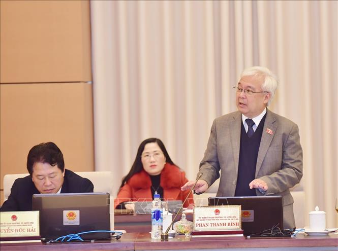 Photo: Chairman of the National Assembly Committee for Culture, Education, Youth and Children Phan Thanh Binh speaks at the session. VNA Photo: Trọng Đức