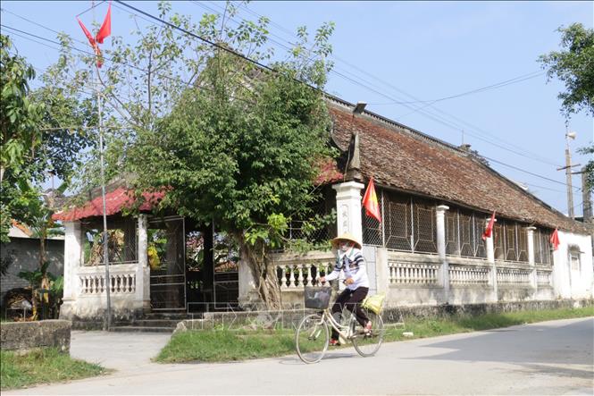 Trong ảnh: Đình Cháy ở xã Diễn Yên, huyện Diễn Châu dù đã được công nhận di tích nhưng bị xuống cấp hư hỏng nhiều. Ảnh: Bích Huệ - TTXVN