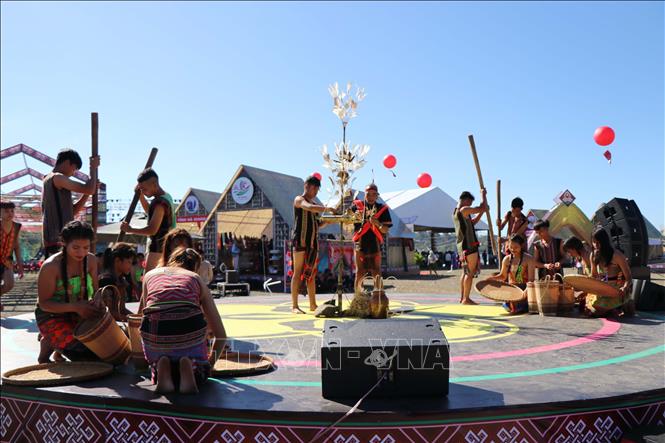 Photo: A performance of rice crop ritual of Stieng minority group at the festival. VNA Photo: Ngọc Minh