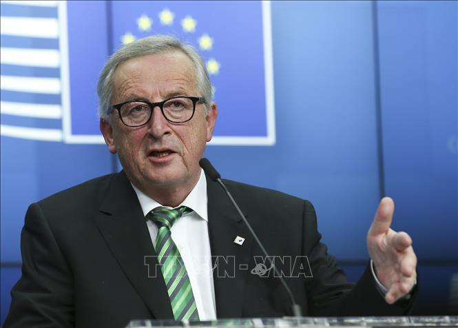 Chủ tịch Ủy ban châu Âu Jean-Claude Juncker (trong ảnh) kêu gọi người Anh làm rõ quan điểm của mình sớm nhất có thể và cho rằng nguy cơ Anh rời EU trong hỗn độn vì một Brexit không có thỏa thuận đang hiện hữu hơn bao giờ hết, khi mà chỉ còn hai tháng rưỡi nữa là đến thời điểm nước Anh chính thức rời EU. Ảnh: THX/ TTXVN
