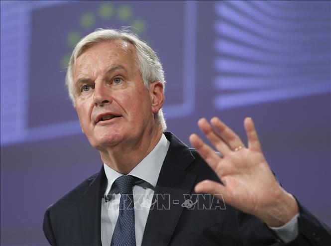 Trưởng đoàn đàm phán về Brexit của châu Âu Michel Barnier (trong ảnh) cho rằng tình hình hiện giờ phụ thuộc vào việc Chính phủ Anh sẽ lên tiếng như thế nào về giai đoạn tiếp theo, đồng thời khẳng định châu Âu sẽ thống nhất và quyết tâm tìm ra một thỏa thuận. Ảnh: THX/ TTXVN