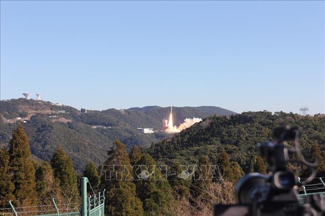 Photo: The Epsilon-4 rocket is launched from the Uchinoura Space Centre in Japan’s Kagoshima Prefecture at 7:50 of January 18 (Hanoi time). VNA Photo: Nguyễn Tuyến