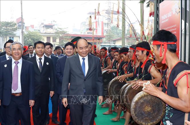 Trong ảnh: Thủ tướng Nguyễn Xuân Phúc dự khai mạc Triển lãm. Ảnh: Thống Nhất – TTXVN
