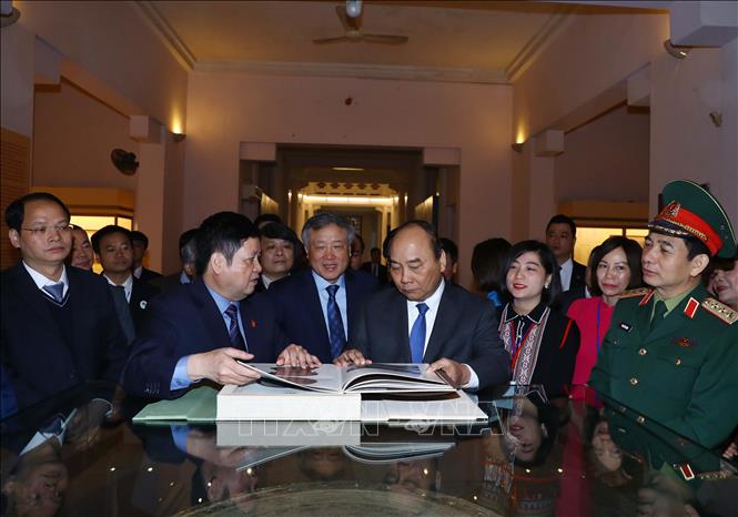Trong ảnh: Thủ tướng Nguyễn Xuân Phúc tham quan Bảo tàng Lịch sử Quốc gia Việt Nam. Ảnh: Thống Nhất – TTXVN