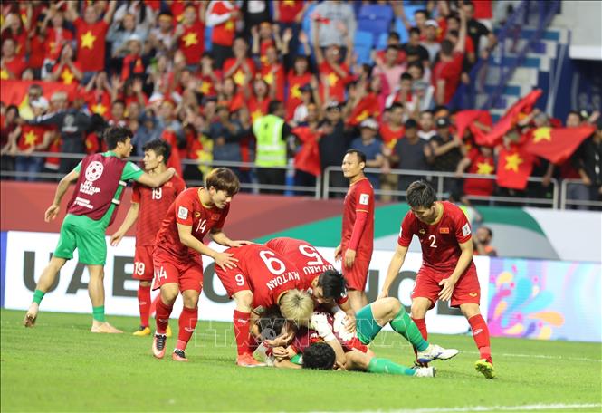 Photo: Vietnamese players celebrate the victory after a breath-taking shootout with Jordan. VNA Photo: Hoàng Linh