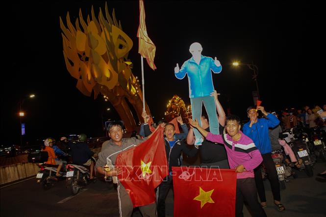 Photo: Da Nang city's football fans celebrate the victory with flag of Vietnam and a cardboard cutout of Park Hang Seo. VNA Photo: Trần Lê Lâm