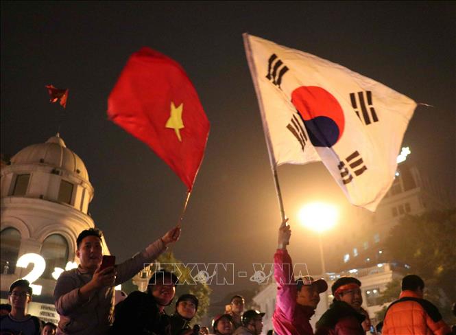 Photo: Flags of Vietnam and Korea in Hanoi's streets after the victory. VNA Photo: Văn Điệp