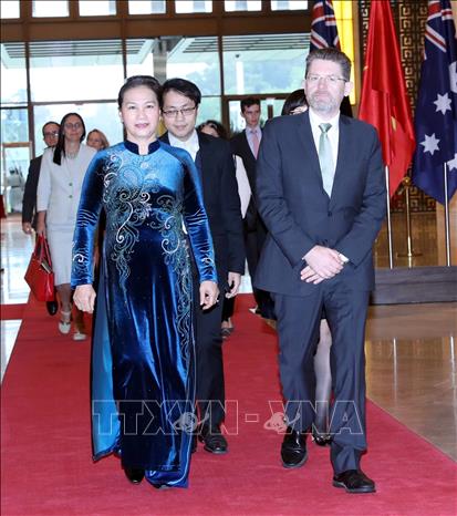 Photo: NA Chairwoman Nguyen Thi Kim Ngan (L) welcomes Australian Senate President Scott Ryan (R). VNA Photo: Trọng Đức