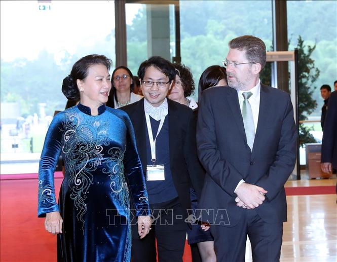 Photo: NA Chairwoman Nguyen Thi Kim Ngan (L) welcomes Australian Senate President Scott Ryan (R). VNA Photo: Trọng Đức