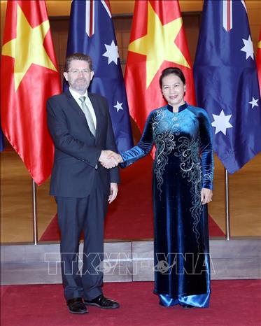 Photo: NA Chairwoman Nguyen Thi Kim Ngan (R) welcomes Australian Senate President Scott Ryan (L). VNA Photo: Trọng Đức