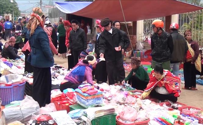 Trong ảnh: Quang cảnh chợ phiên Huổi Cuổi ở huyện Quỳnh Nhai, tỉnh Sơn La, ngày Tết. Ảnh: TTXVN phát