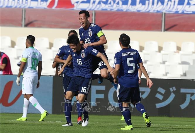 Photo: Japanese players celebrate their goal during the match against Saudi Arabia on January 21. VNA Photo: Hoàng Linh