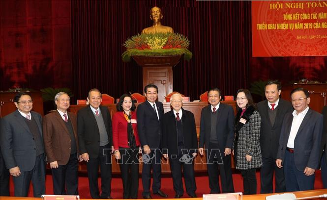 Trong ảnh:Tổng Bí thư, Chủ tịch nước Nguyễn Phú Trọng với các đại biểu dự Hội nghị. Ảnh: Trí Dũng – TTXVN