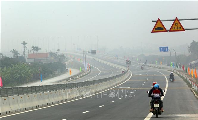 Trong ảnh: Tuyến đường bộ nối 2 cao tốc hiện đại nhất của miền Bắc trong ngày thông xe. Ảnh: Huy Hùng - TTXVN
