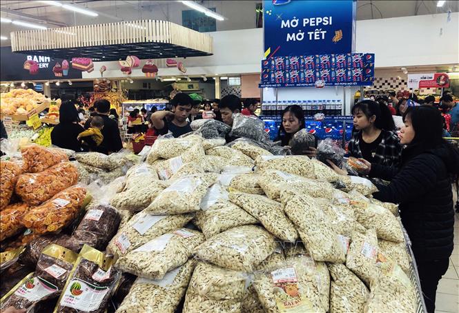 Trong ảnh: Khách hàng mua sắm tại siêu thị Big C. Ảnh: Trần Việt - TTXVN
