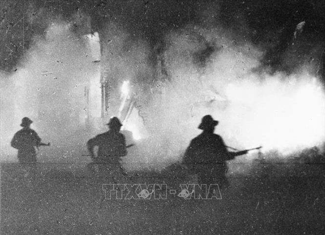 Trong ảnh: Quân giải phóng tấn công các địa điểm quan trọng của Mỹ tại Sài Gòn (1968). Ảnh: Tư liệu TTXVN